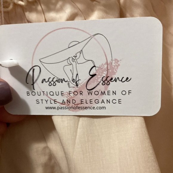 Women’s cream colored top with lace accents and lace cut out on arms. - Picture 2 of 5